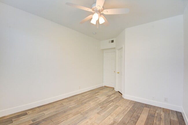 Building Photo - Beautiful 1 BR 1 Bath condo in Green Valle...