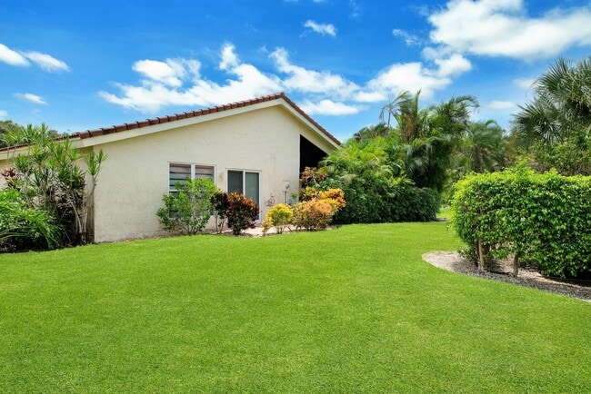 Building Photo - 5529 Lakeview Mews Terrace