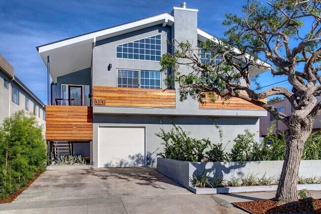 Building Photo - 1543 Stanford St