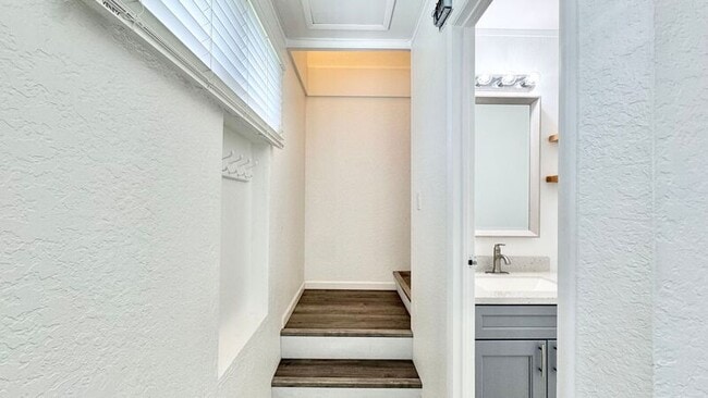Building Photo - 98-801 B Noelani St