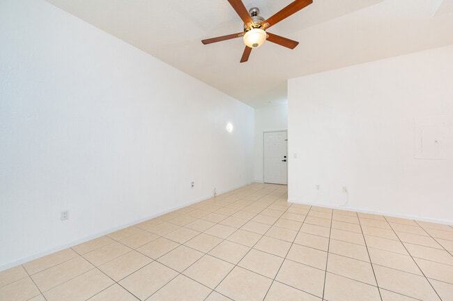 Building Photo - 2851 Riverside Dr
