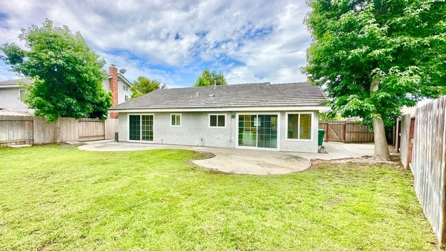 Building Photo - Charming, Single-Story Home, Spacious Backyard, Minutes to Everything, in Whelan Ranch Community ...