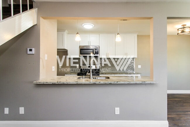 Building Photo - Auburn Condo is NOW rent ready!