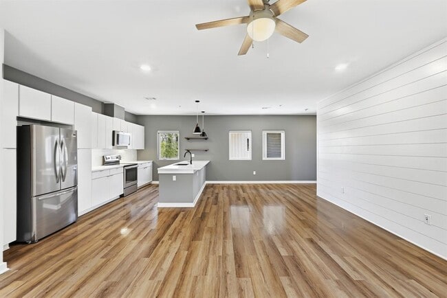 Building Photo - 5924 S Congress Ave