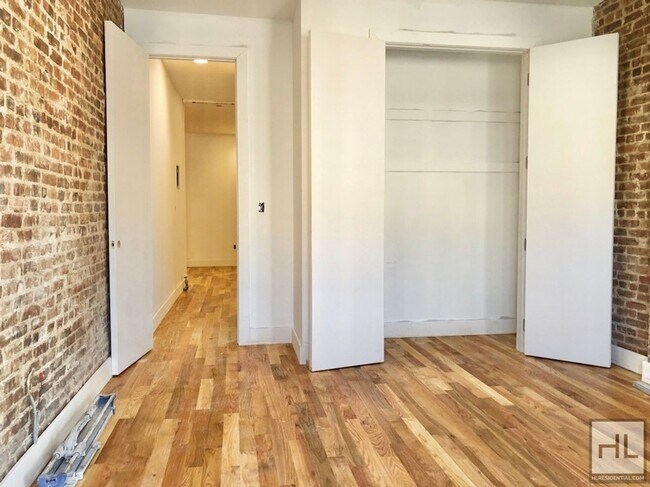Building Photo - BEDFORD AVENUE / Amazing 3-Bed 1-Bath / Cr...