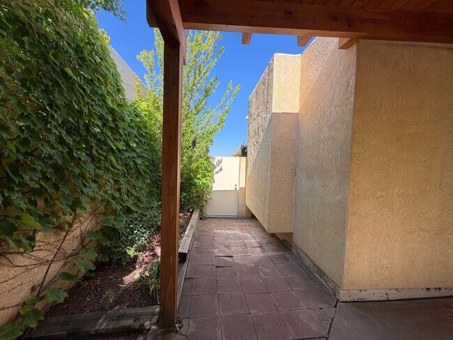 Building Photo - 2 Bedroom Single Story Home Available Near Paseo Del Norte Blvd NE & Wyoming Blvd NE!