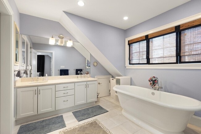 Building Photo - 16 Zamora St