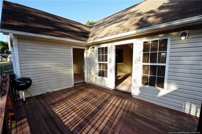 Building Photo - 42 Mayflower Ct