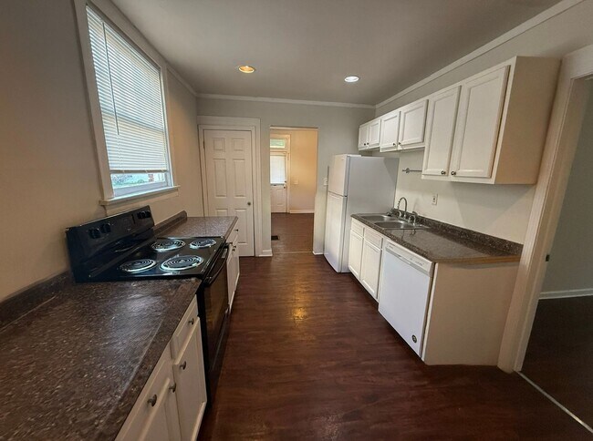 Building Photo - 536A Euclid Ave – Available Fall 2026