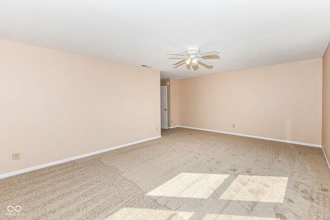 Building Photo - 1155 Redwood Dr