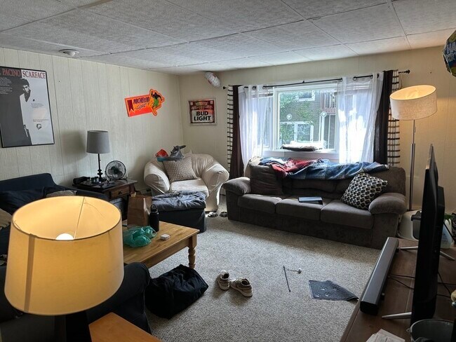 Building Photo - 114 W 8th St