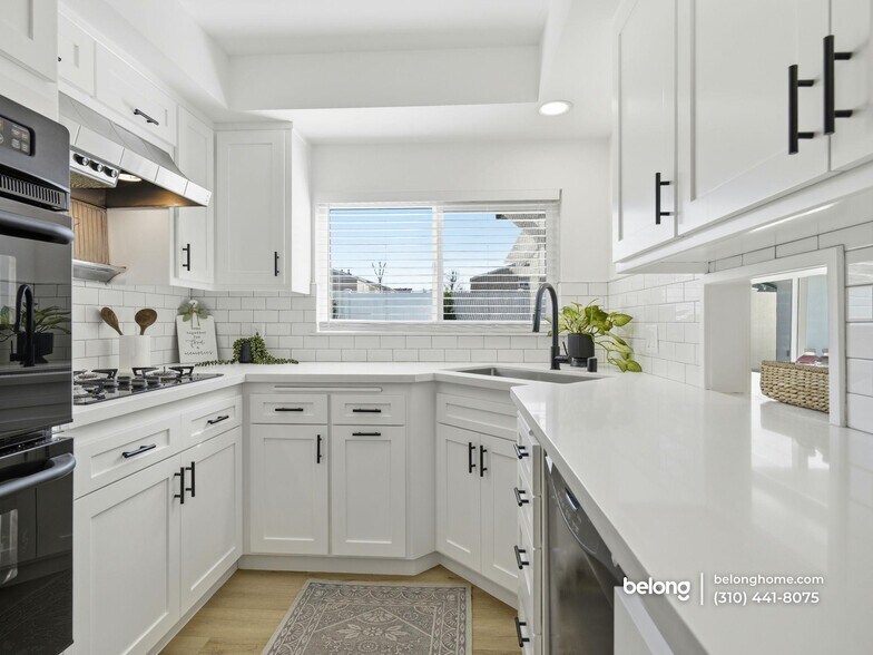 Building Photo - 8446 Penfield Ave