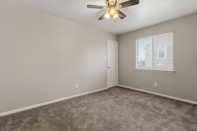 Building Photo - Spacious 2-Story with Loft, Fireplace & Covered Patio