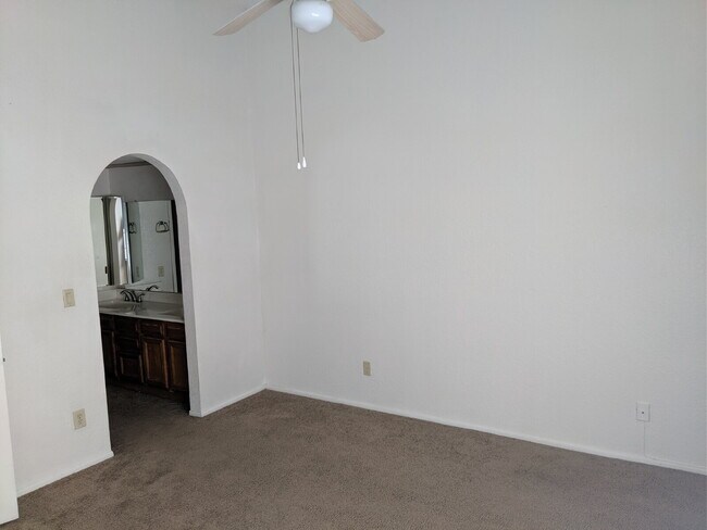 Building Photo - 3 Bedroom 2 Bathroom near ASU! I