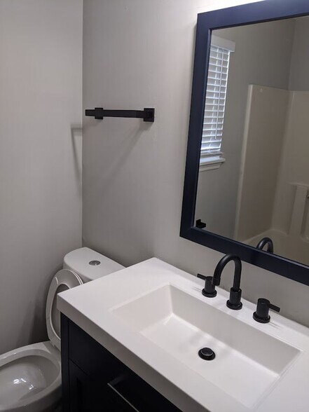 Building Photo - 155 Chesapeake Dr