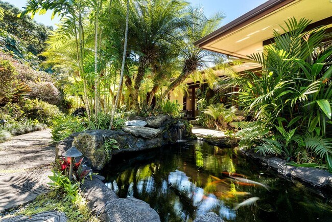 Building Photo - Luxury furnished 4 bedroom 3 bathroom with pool, spa, and outdoor showers