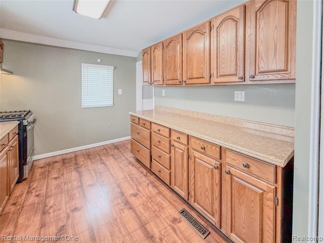 Building Photo - 49 Hovey St