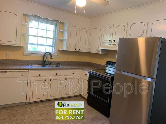 Building Photo - 204 Pennwood Ln