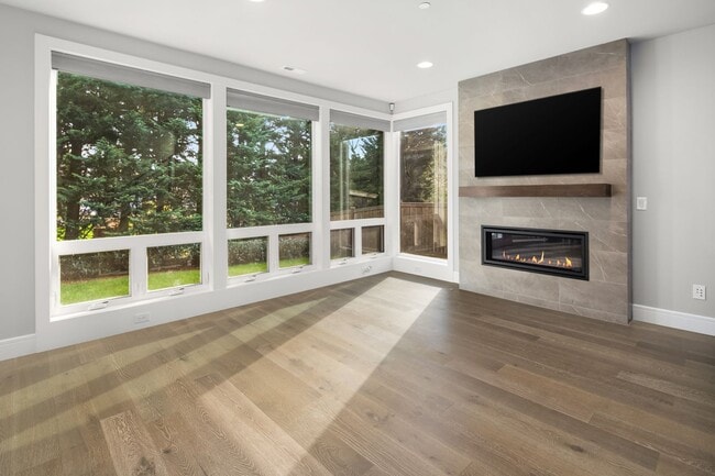 Building Photo - Luxury Haven