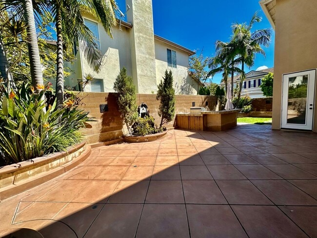 Building Photo - 4 bedroom beautiful Irvine home in gated N...