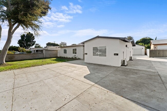 Building Photo - 13615 Glenhaven Dr