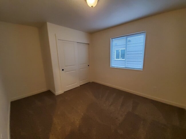 Building Photo - *** 1/2 MONTH FREE*** Adorable Newer Home in a Great Location With A Private Yard!