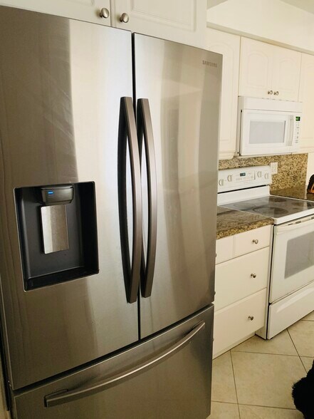 Building Photo - 950 Egret Cir