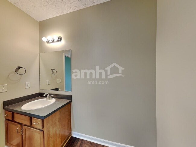 Building Photo - 402 Rolling Acre Dr