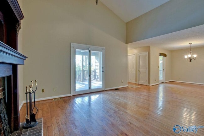 Building Photo - 3018 Live Oak Ln SW