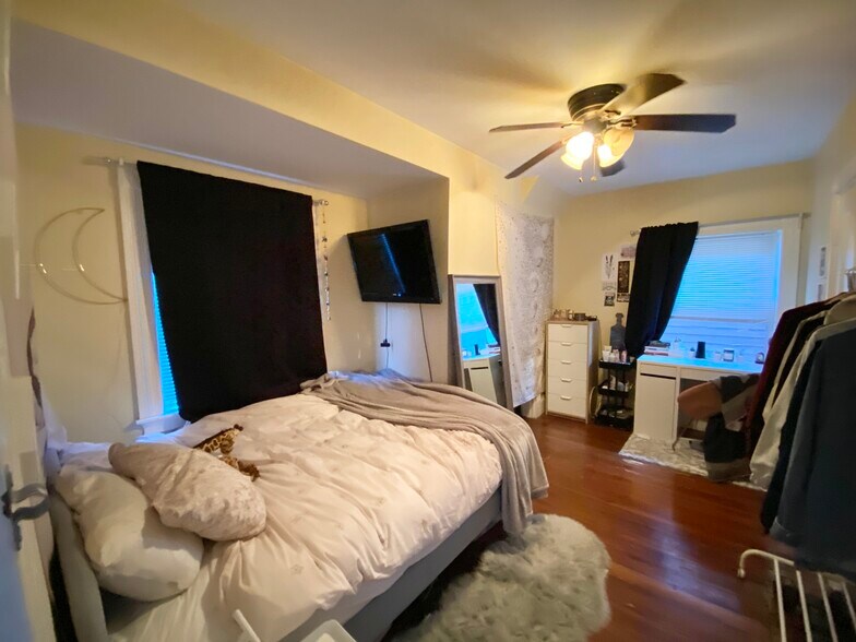 Building Photo - 43 Hillside St