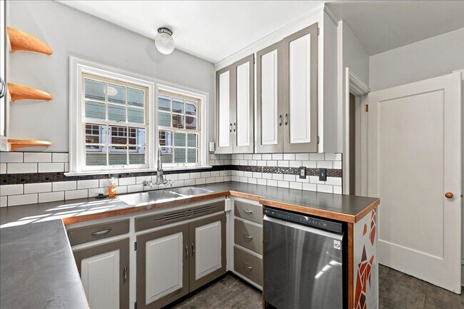 Building Photo - 1111 N 18th St