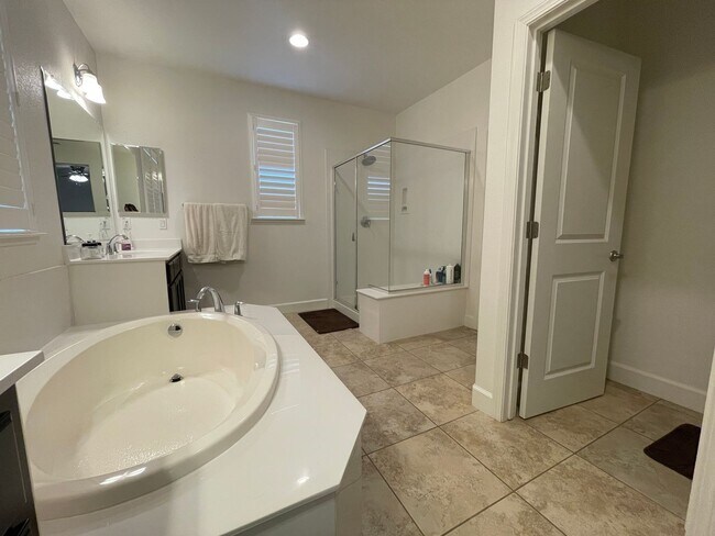 Building Photo - Southtown Home