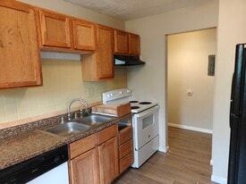 Building Photo - 728 Gordon Smith Blvd