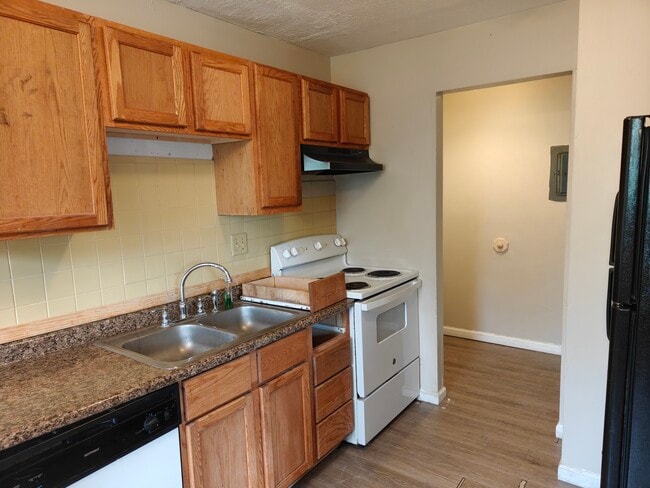 Building Photo - 728 Gordon Smith Blvd