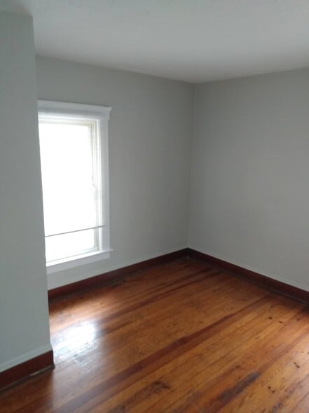 Building Photo - 329 5th St