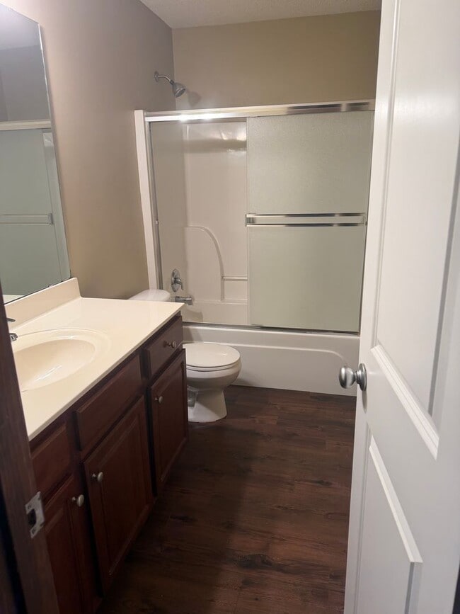 Building Photo - 2 Bed Single Level Duplex in Grain Valley