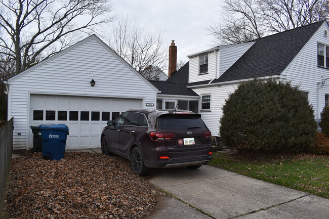 Two car attached garage - 18921 Coffinberry Blvd