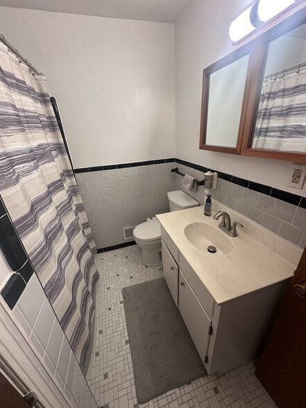 Building Photo - 1873 Brookwood Rd