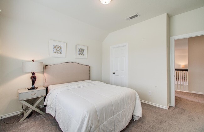 Building Photo - 27817 Ellie Oak Ln