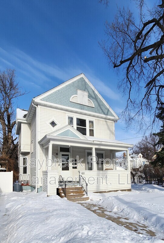 Building Photo - 611 9th Ave N