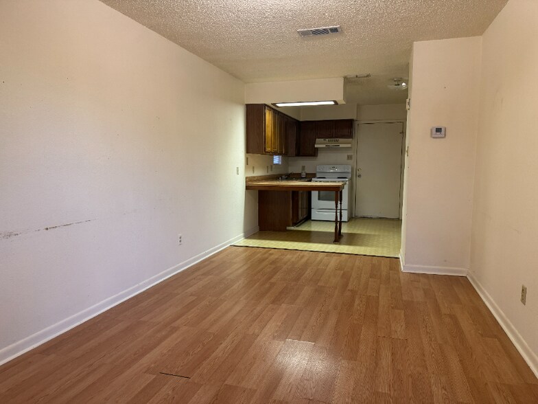 Building Photo - 1611 W Elm St