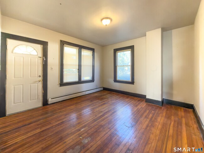 Building Photo - 223 Norwich Ave