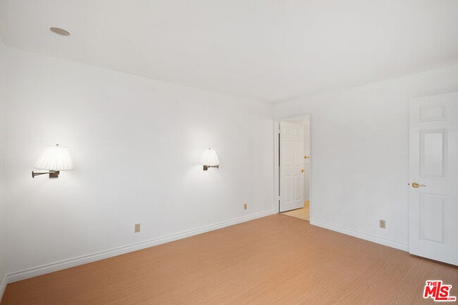 Building Photo - 839 S Holt Ave