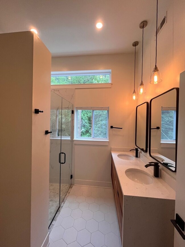 Building Photo - Lawrenceville 3 Bed, 2.5 Bath House with Parking for Lease July 1!