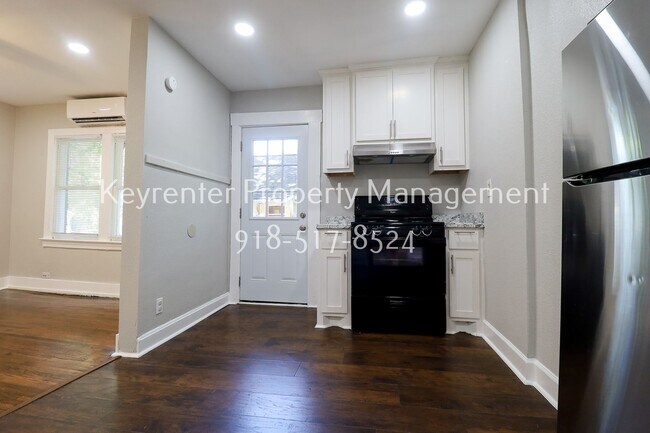 Building Photo - 345 S Zunis Ave