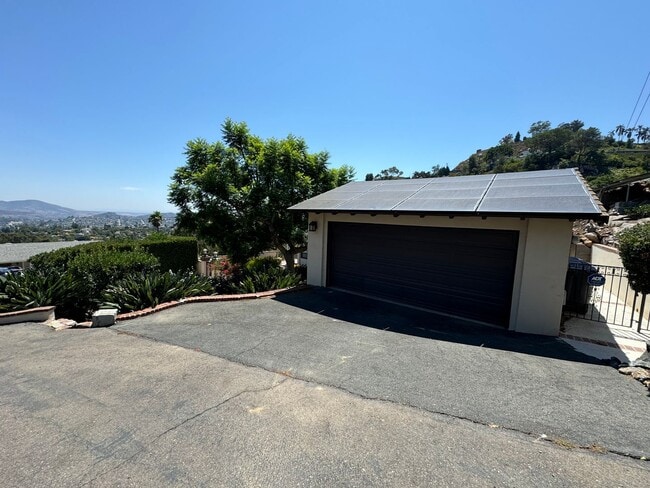 Building Photo - 4884 Vista Arroyo