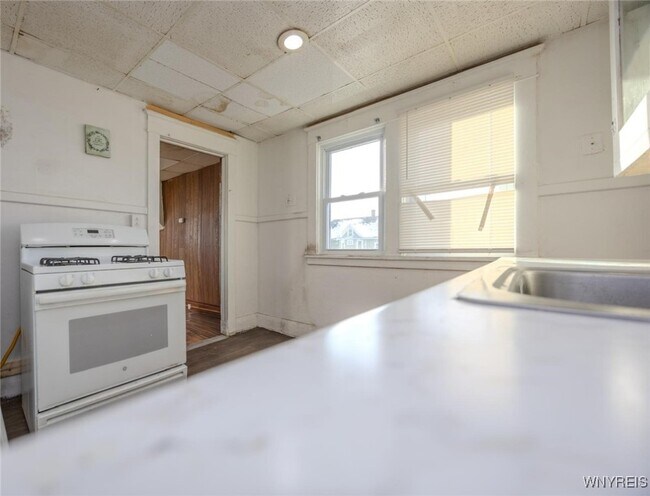 Building Photo - 2146 Genesee St