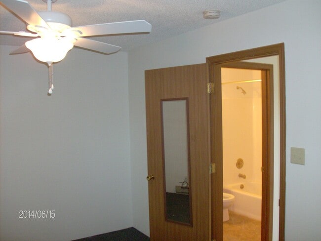 Building Photo - 1220 Saline Rd