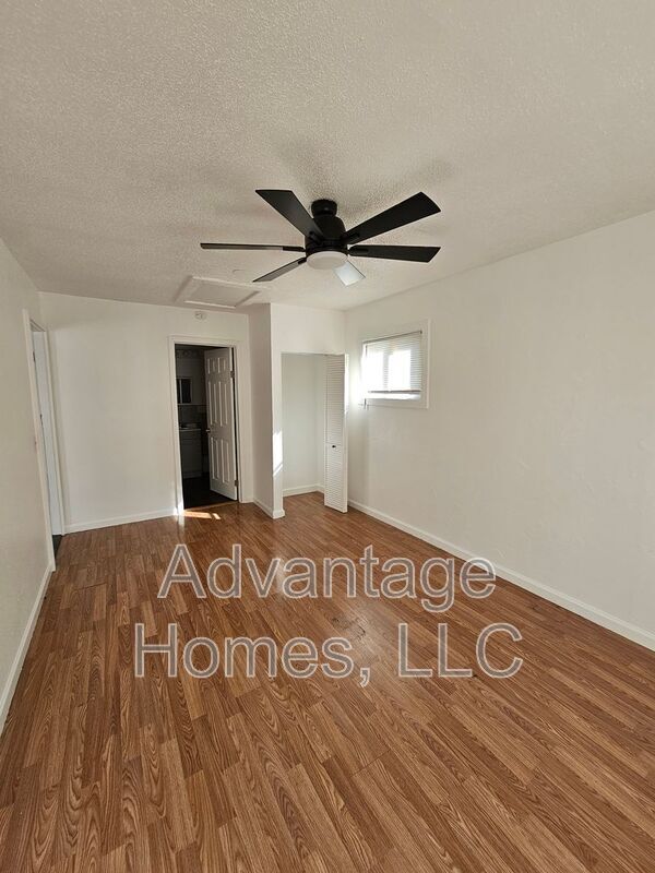 Building Photo - 11410 Palmer Ave
