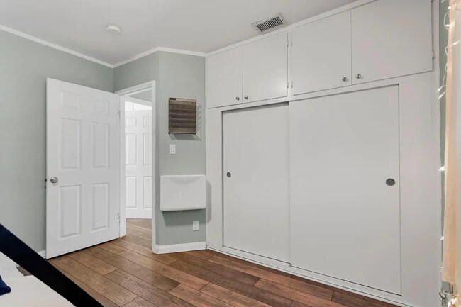 Building Photo - 227 Valle Vista Ave